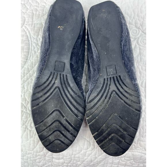 Vaneli Women's Size 7M Women's Gray Floral Textured Slip On Flat Casual Shoes - Picture 4 of 11